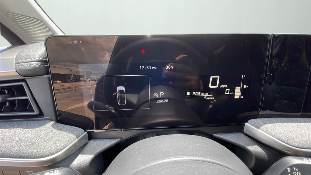 2025 Nissan Kicks SV photo 12