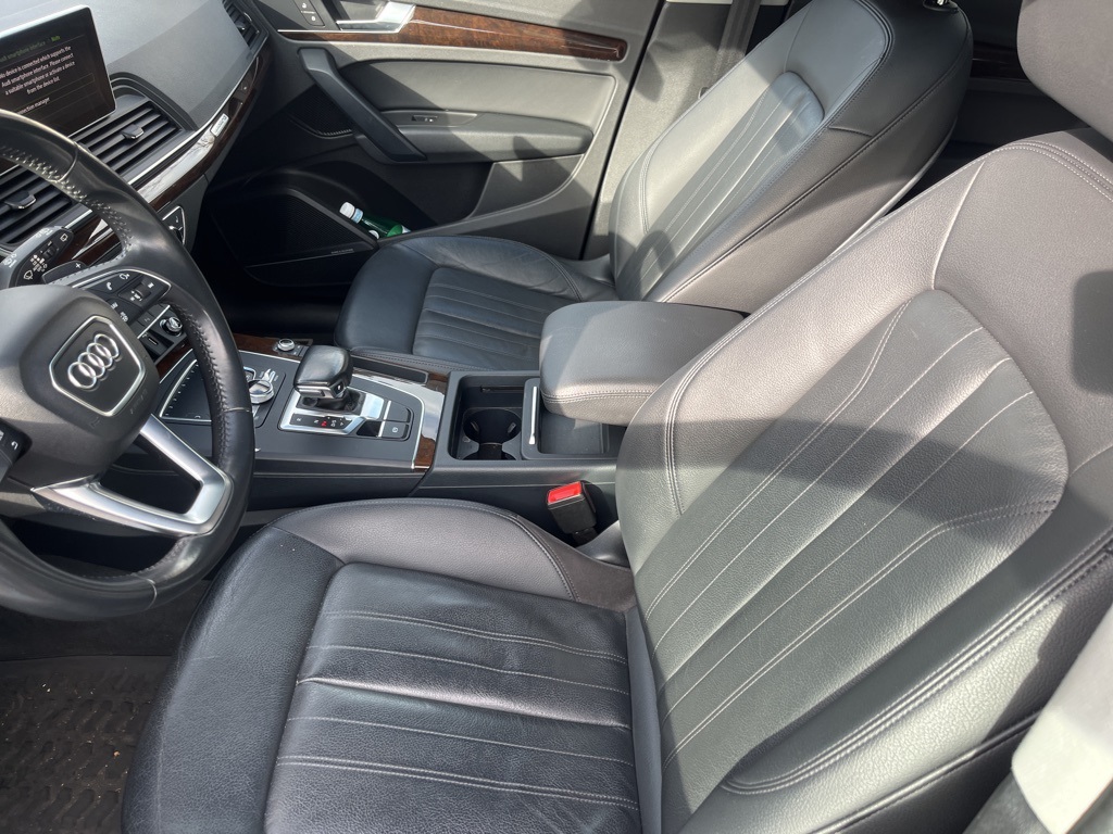 2018 Audi Q5 2.0T Premium Plus photo 2