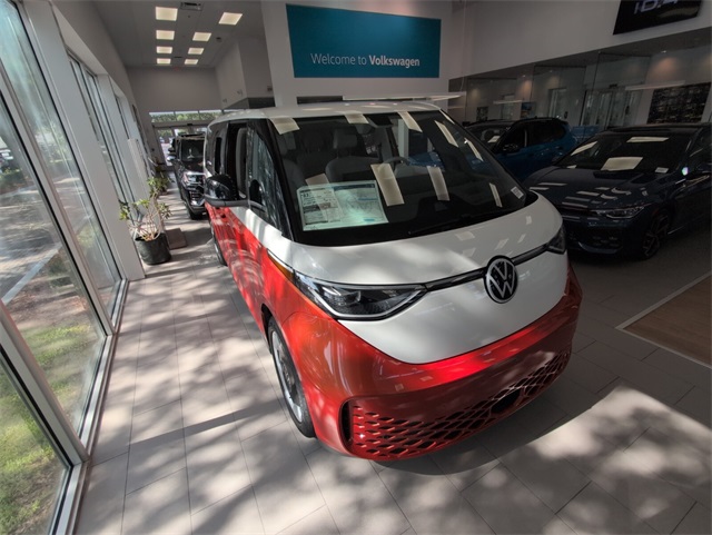 2025 Volkswagen ID. Buzz Pro Plus photo 2