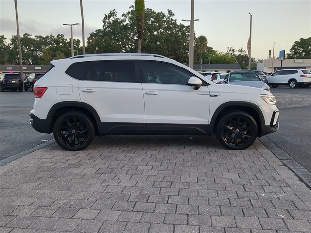 2022 Volkswagen Taos SEL photo 2