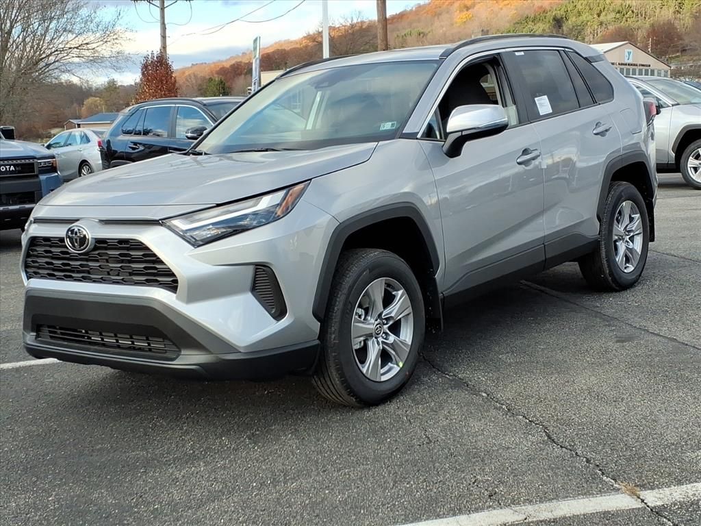 2025 Toyota RAV4 XLE photo 4