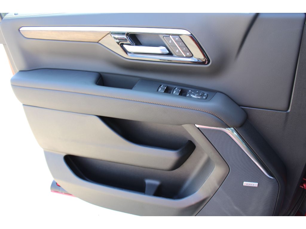 2025 Chevrolet Tahoe High Country photo 19