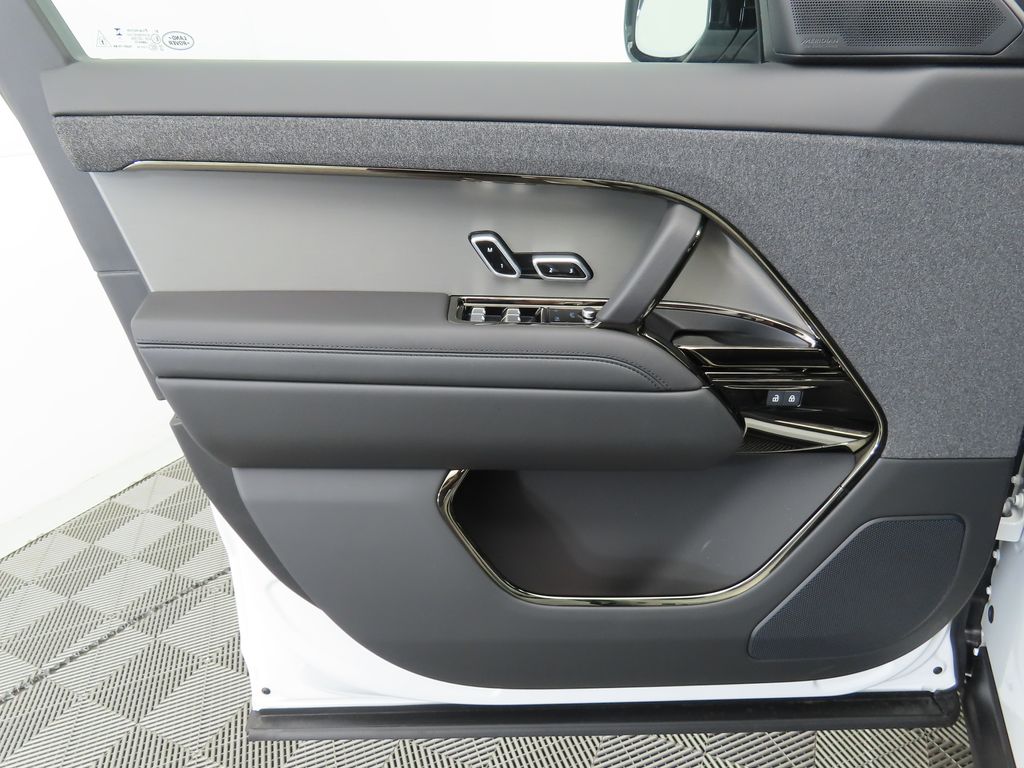 2025 Land Rover Range Rover Sport SE photo 21