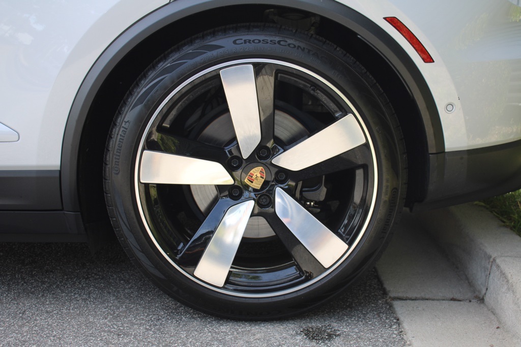 2024 Porsche Macan Electric 4 photo 13