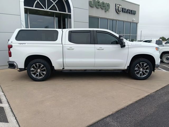 2023 Chevrolet Silverado LT photo 5