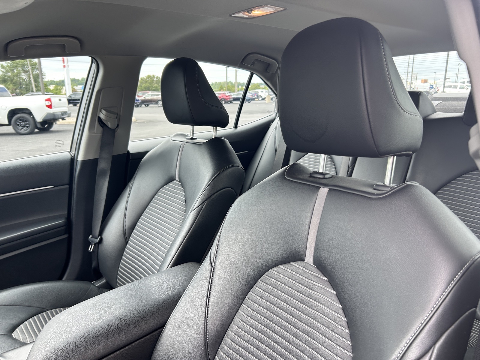 2022 Toyota Camry SE photo 19