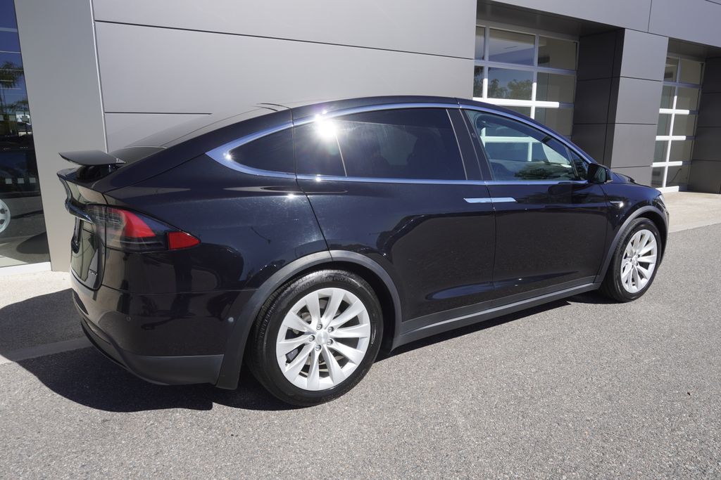2017 Tesla Model X 75D photo 4