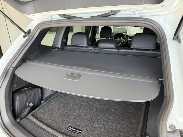2023 Volkswagen Tiguan SE R-Line Black photo 39
