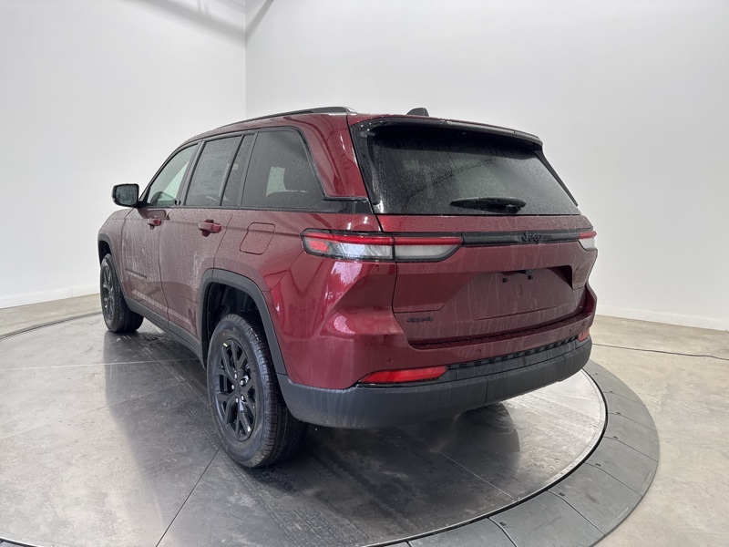 2025 Jeep Grand Cherokee Altitude photo 5