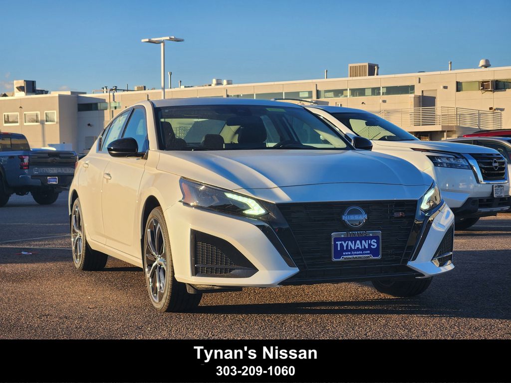 2025 Nissan Altima SR's photo
