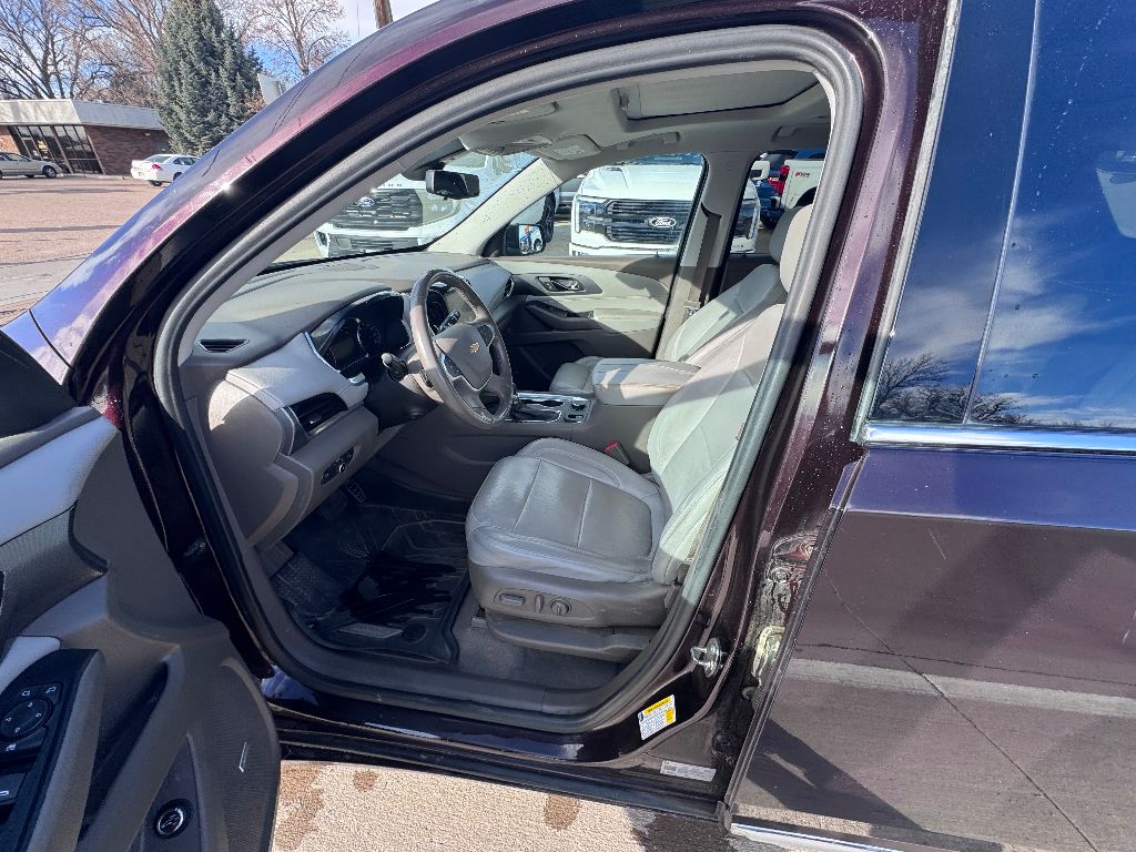 2021 Chevrolet Traverse Premier photo 4