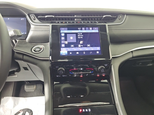 2023 Jeep Grand Cherokee Laredo Altitude photo 17