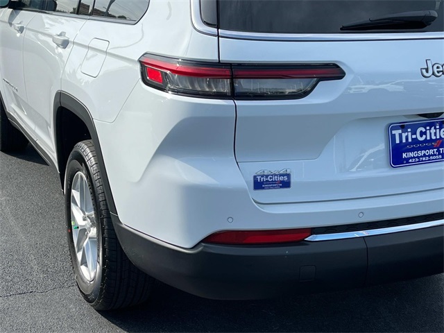 2025 Jeep Grand Cherokee Laredo photo 4