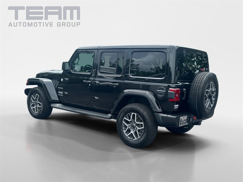 2024 Jeep Wrangler Sahara photo 5