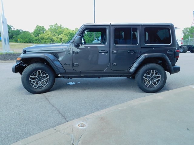 2025 Jeep Wrangler Sahara photo 4