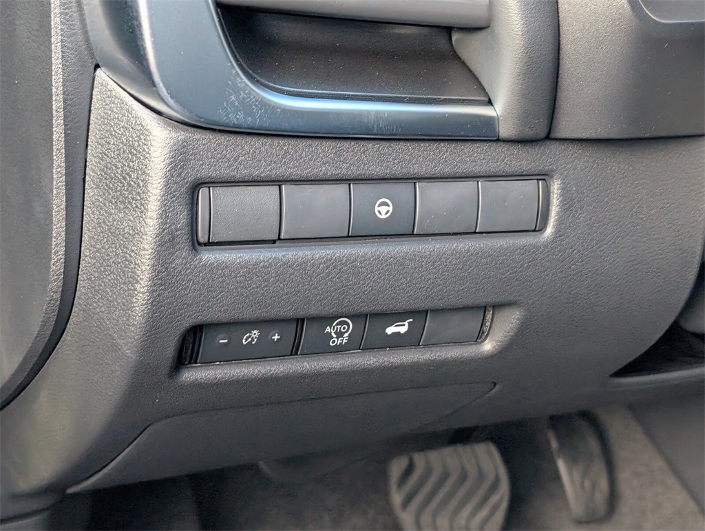 2025 Nissan Rogue SV photo 9