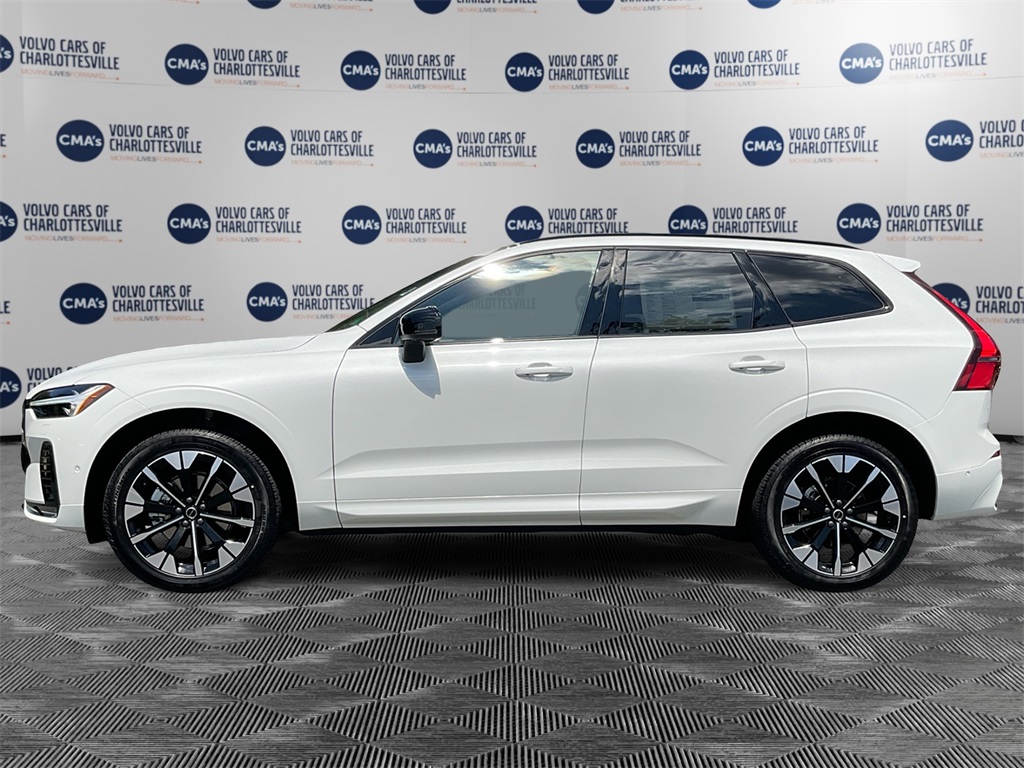 2026 Volvo XC60 B5 Plus photo 2