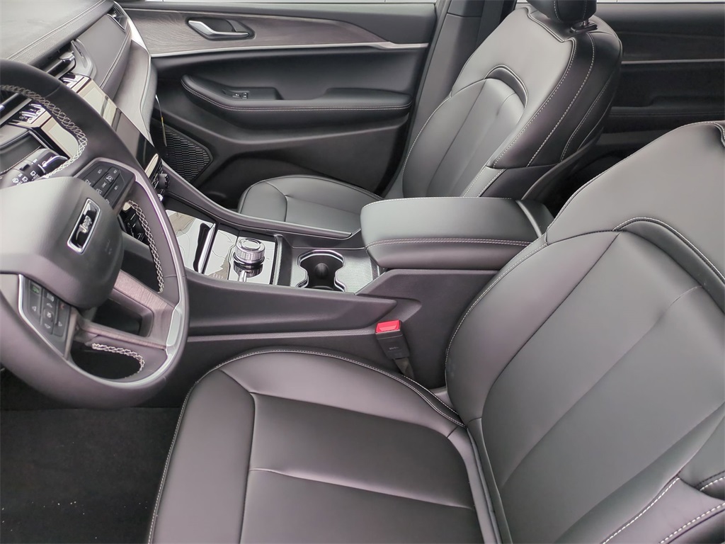 2025 Jeep Grand Cherokee Limited photo 4