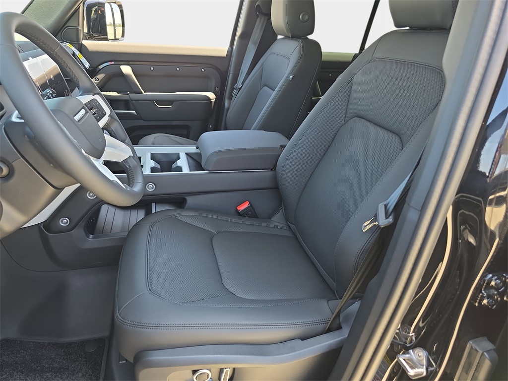 2025 Land Rover Defender 130 S photo 15