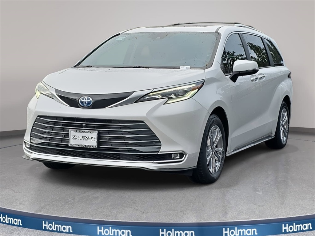 2024 Toyota Sienna Platinum's photo