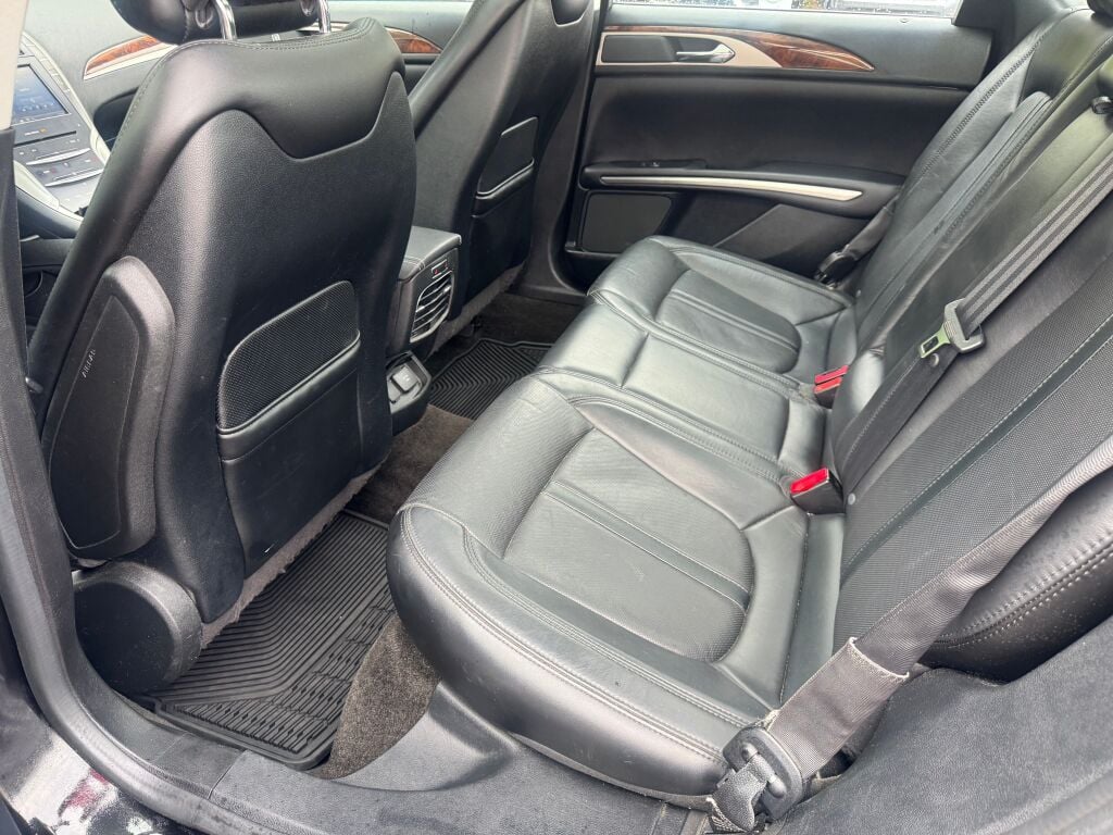 2015 Lincoln MKZ Hybrid photo 15