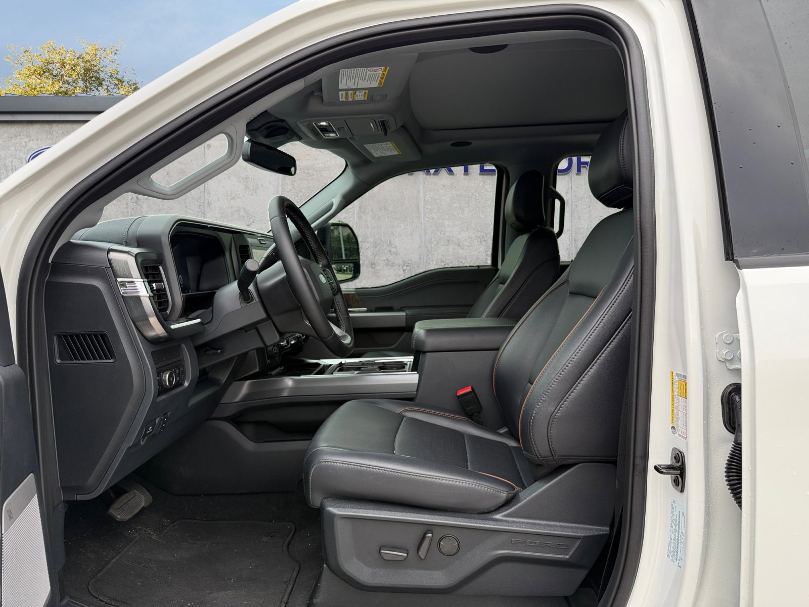 2025 Ford F-350 photo 2