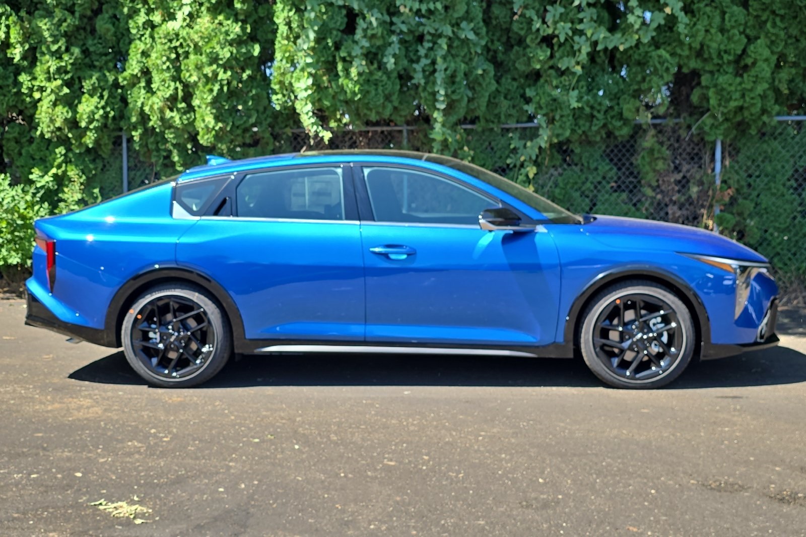 2025 Kia K4 GT-Line Turbo photo 2