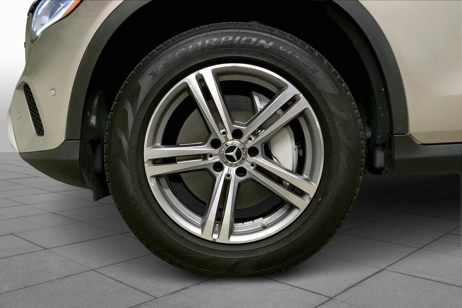 2022 Mercedes Benz GLC 300 photo 10