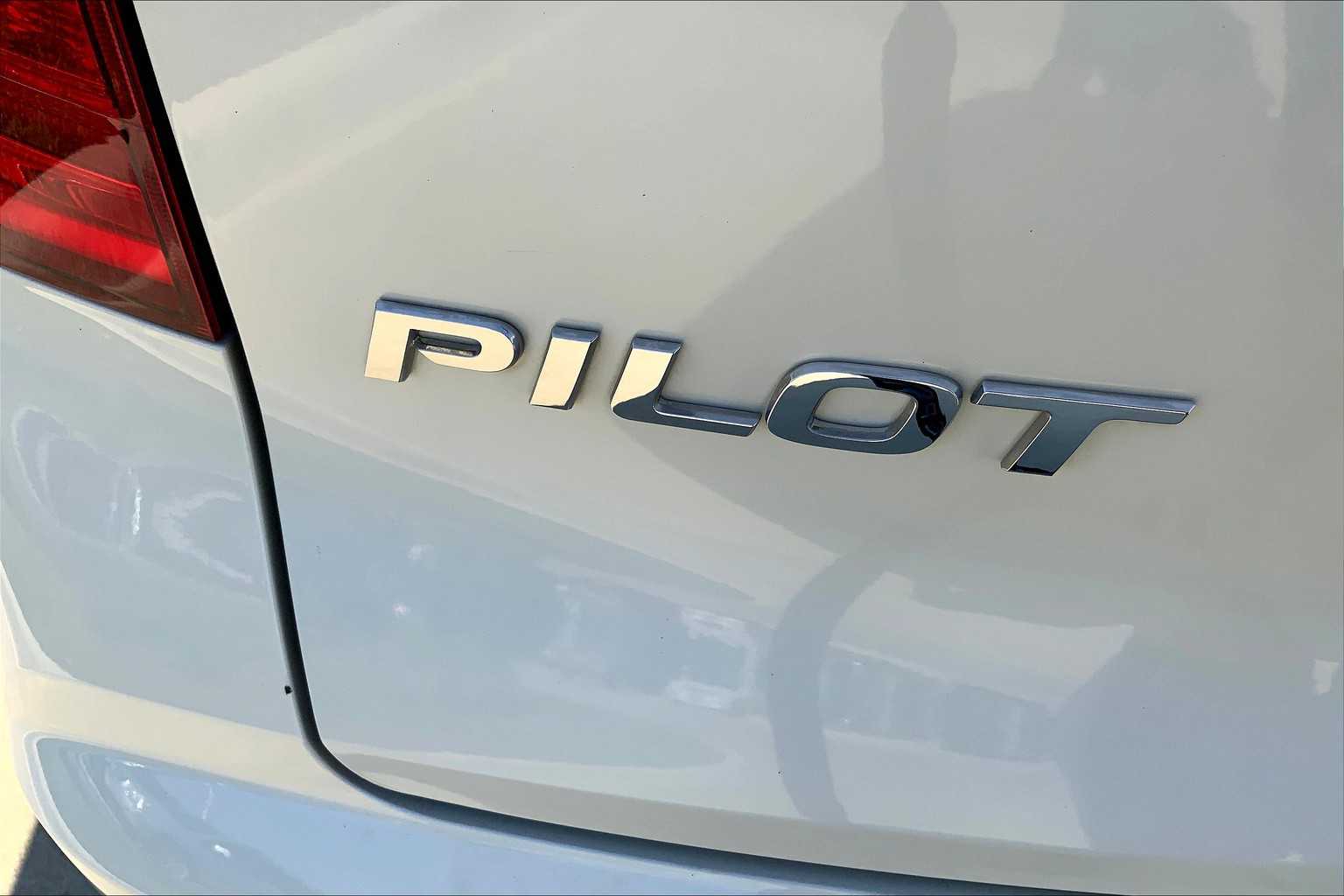 2018 Honda Pilot Touring photo 9