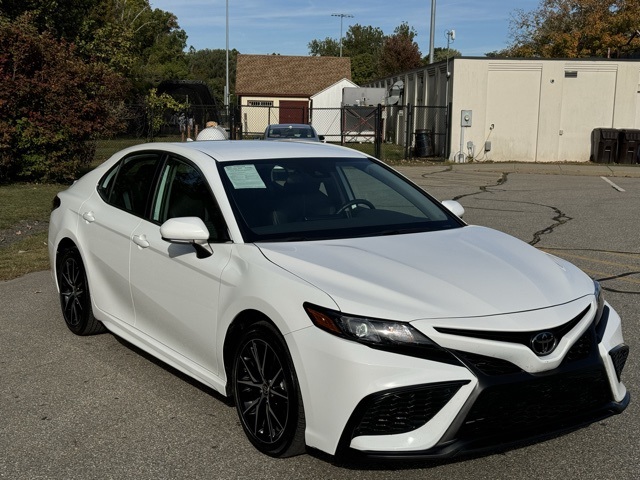 2024 Toyota Camry SE photo 3