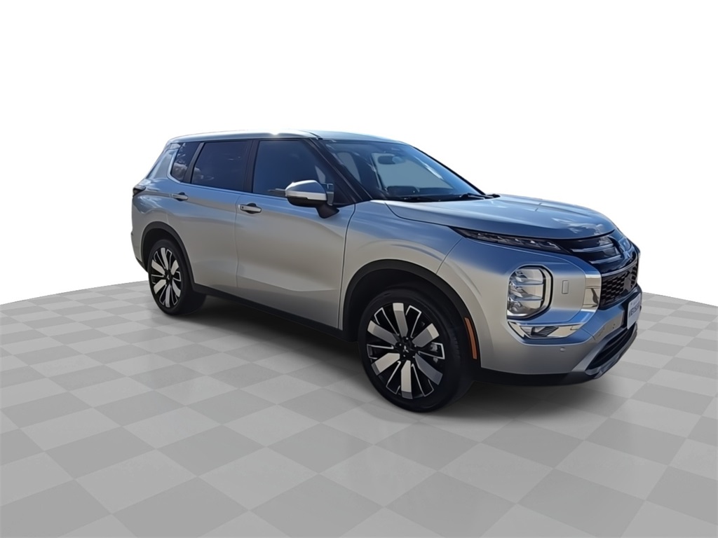 2025 Mitsubishi Outlander SE photo 2