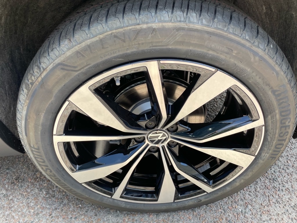 2026 Volkswagen Atlas SEL Premium R-Line photo 17