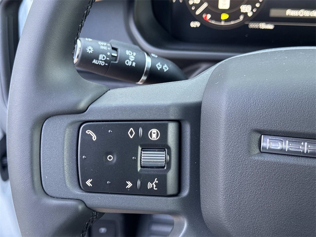 2025 Land Rover Defender 130 S photo 27