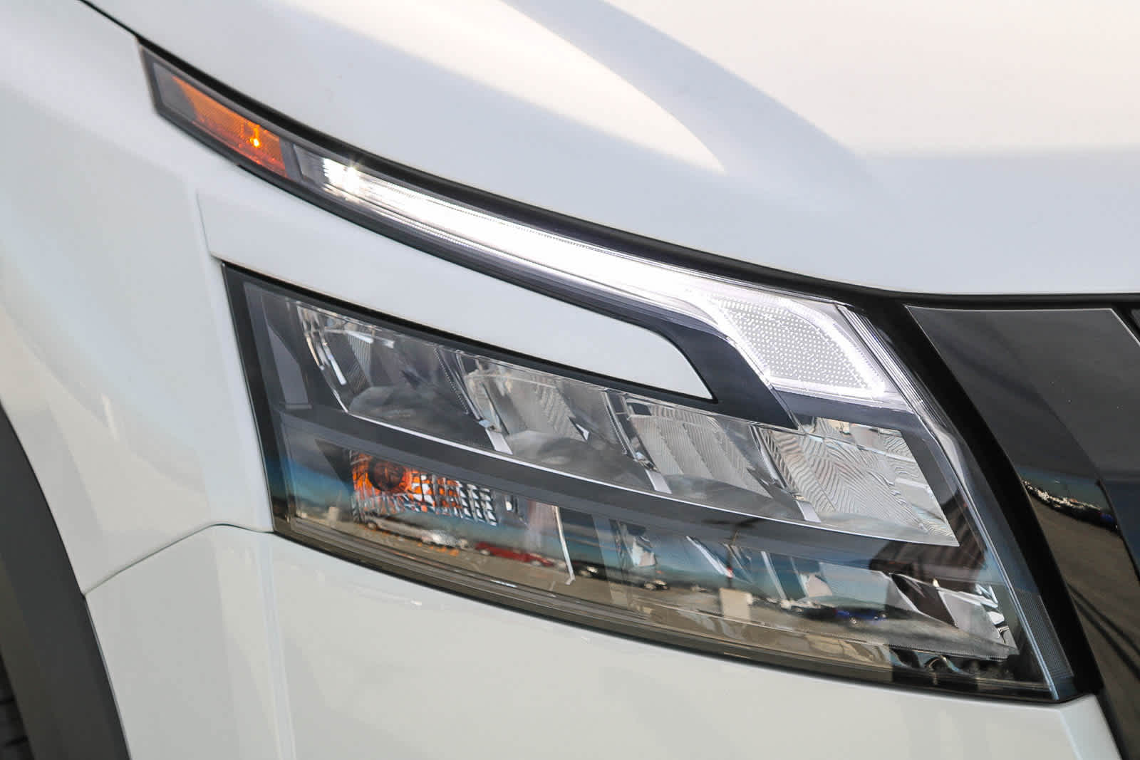 2025 Nissan Pathfinder SL photo 4