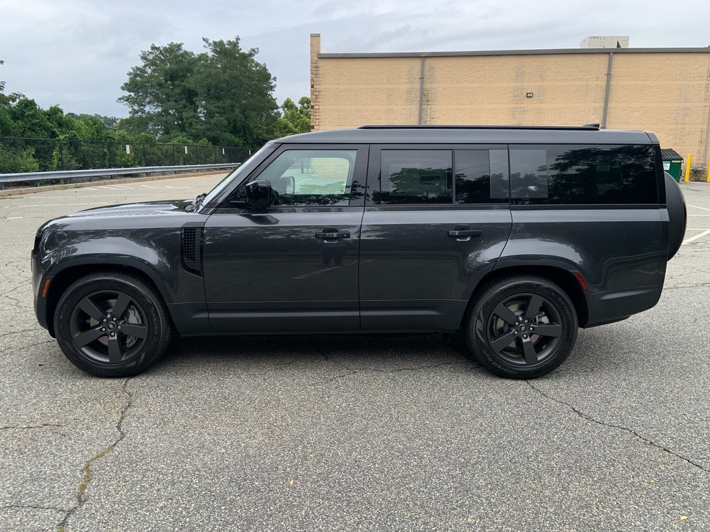 2024 Land Rover Defender 130 S photo 4