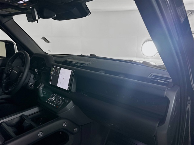 2025 Land Rover Defender 110 X-Dynamic SE photo 26