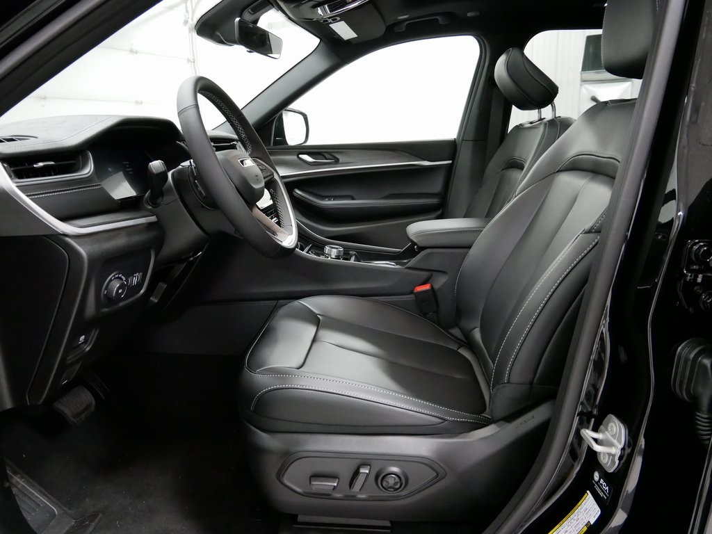 2025 Jeep Grand Cherokee Limited photo 6