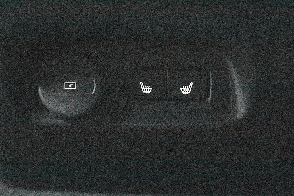 2024 VOLVO XC40 - Image 23