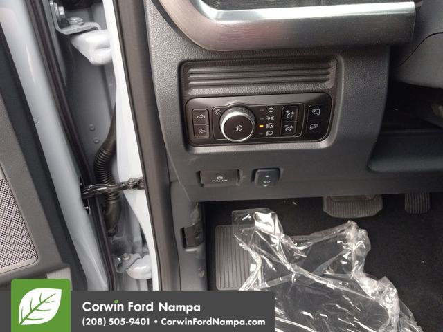 New 2025 Glacier Gray Metallic Tri-Coat Ford Lariat image 17