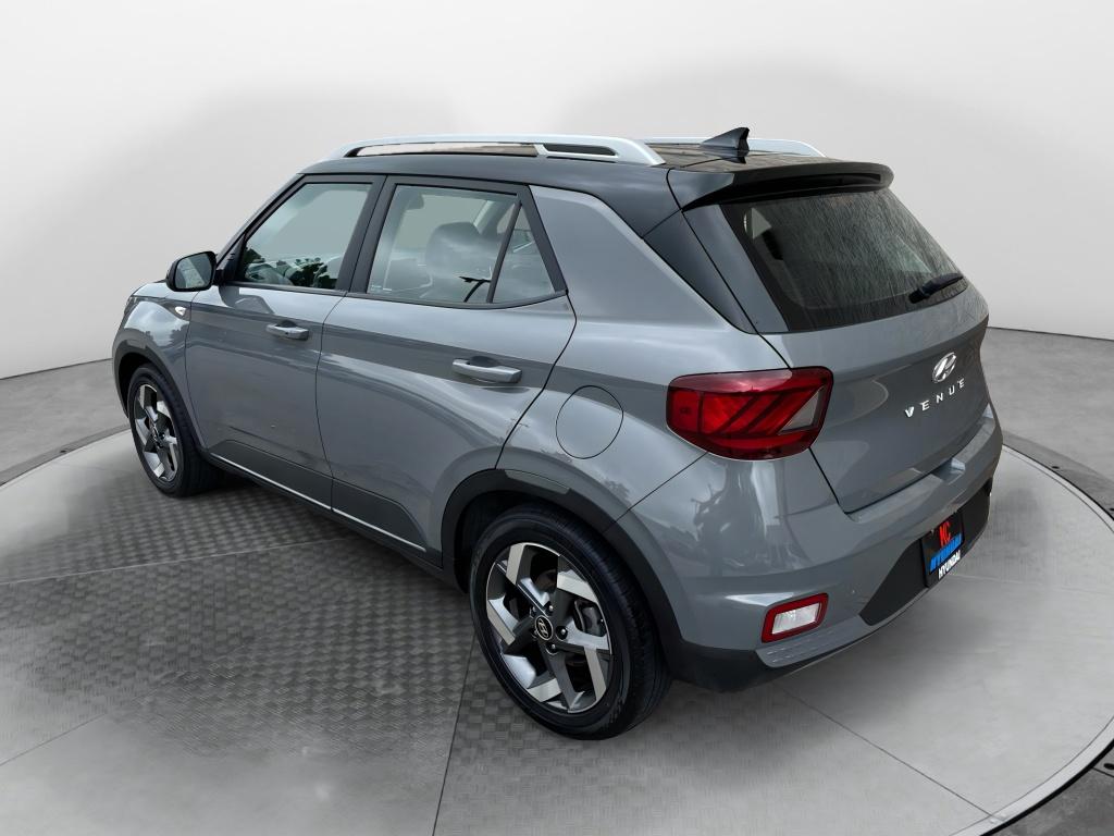 2022 Hyundai Venue SEL Limited photo 2
