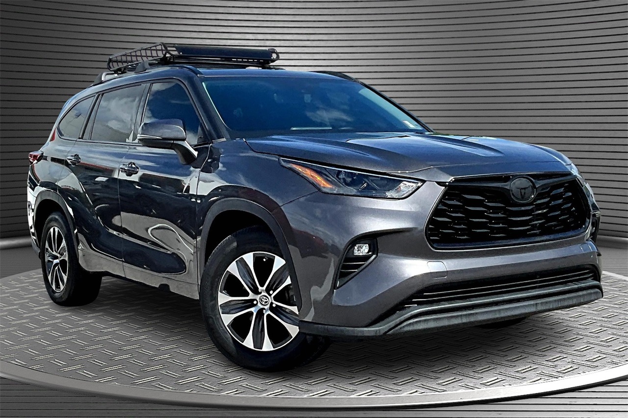 2022 Toyota Highlander XLE photo 3