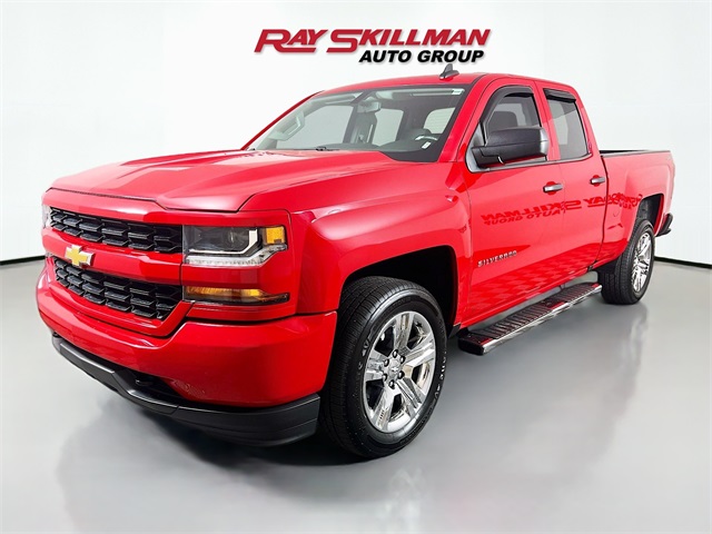 2018 Chevrolet Silverado 1500 Custom photo 3
