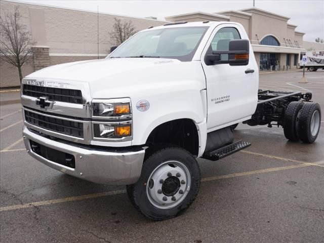 2024 Chevrolet Silverado 4500 Medium Duty Chassis Cab Work Truck's photo