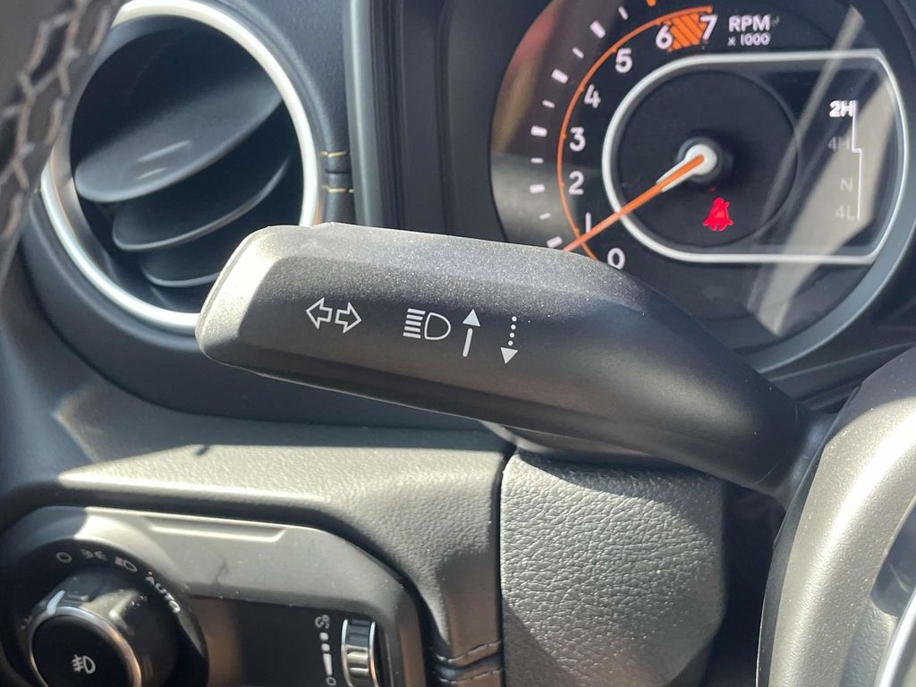 2025 Jeep Wrangler Sahara photo 30