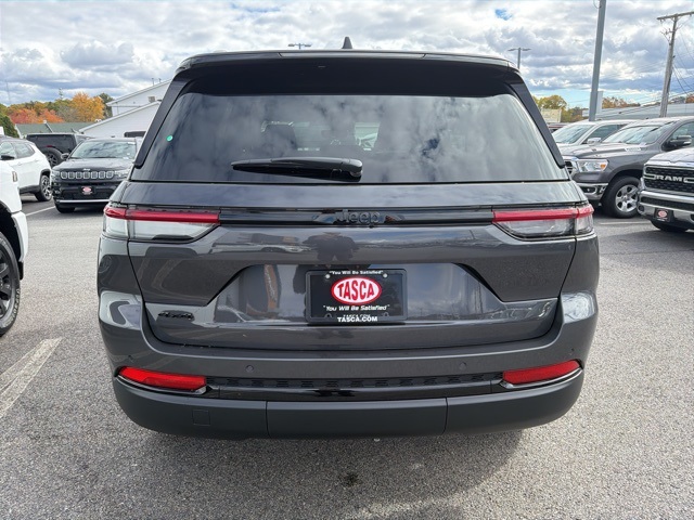 2025 Jeep Grand Cherokee Altitude photo 3