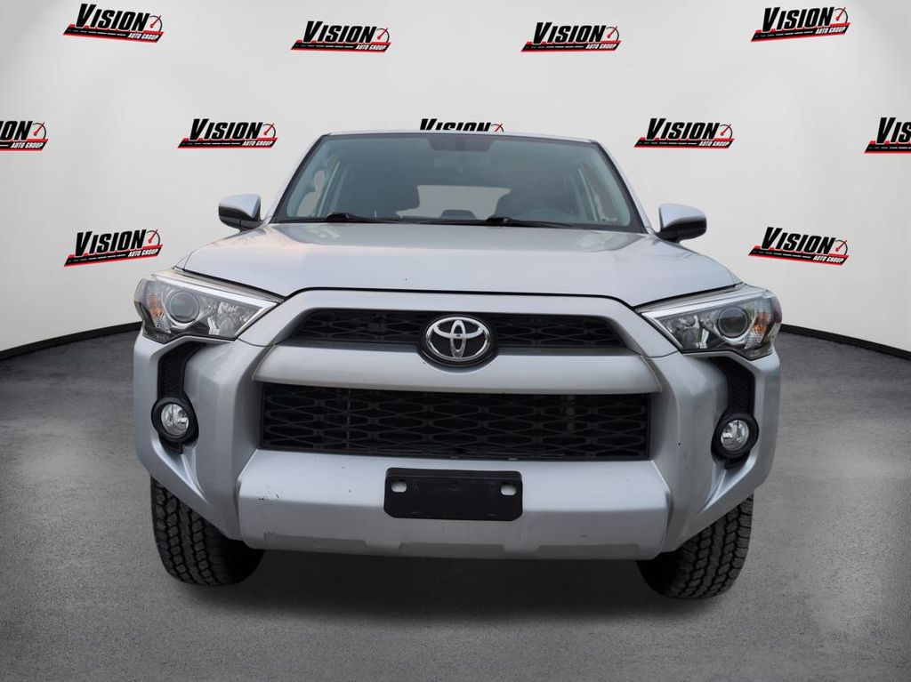 2019 Toyota 4Runner SR5 photo 2