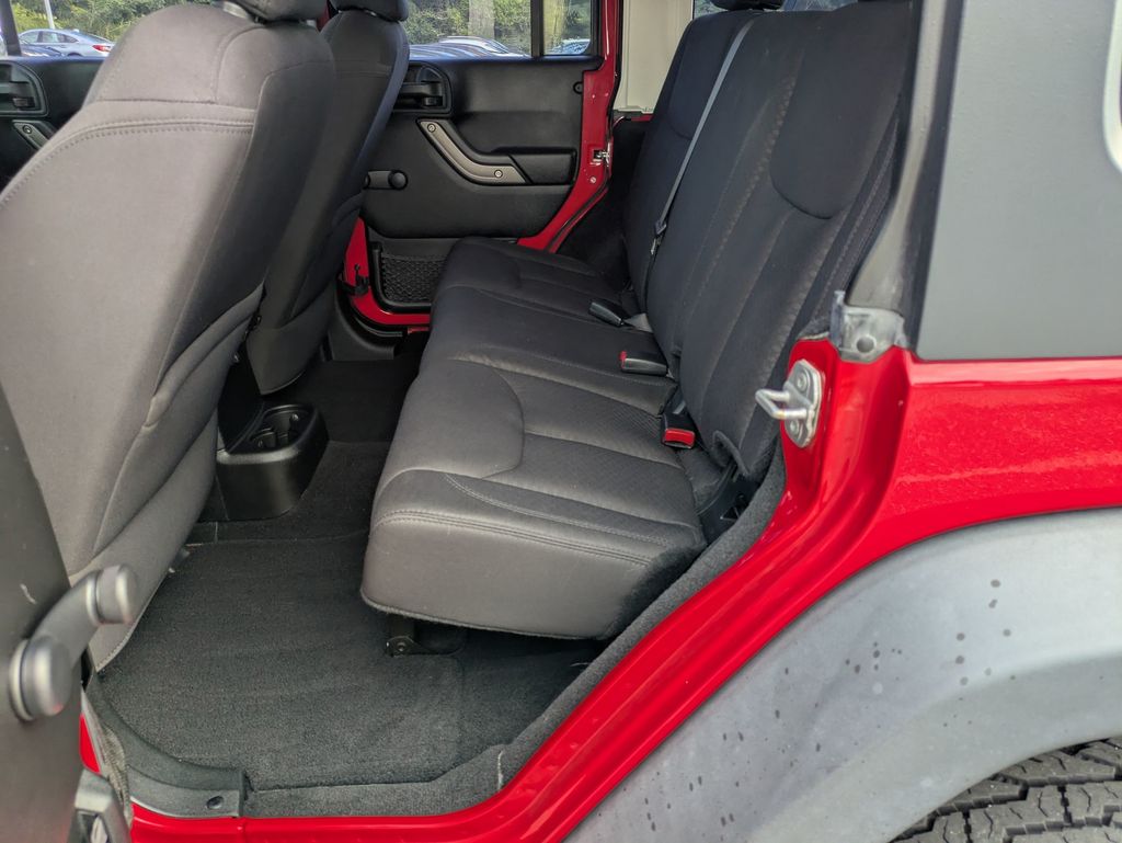 2014 Jeep Wrangler Unlimited Sport photo 19