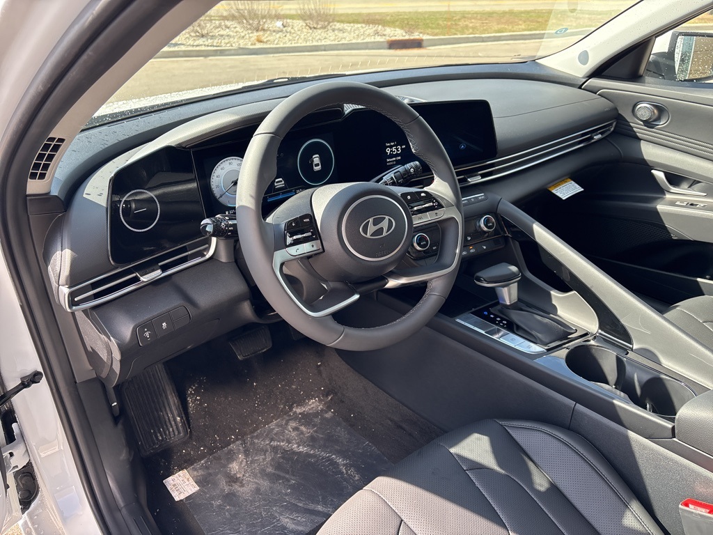 2025 Hyundai Elantra Limited photo 9