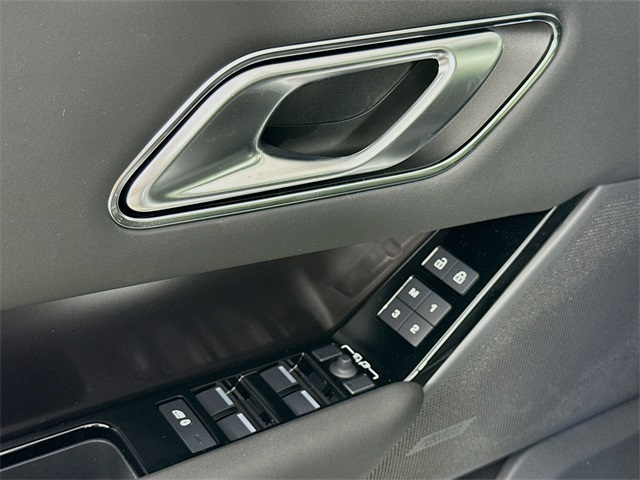 2026 Land Rover Range Rover Velar SE photo 18