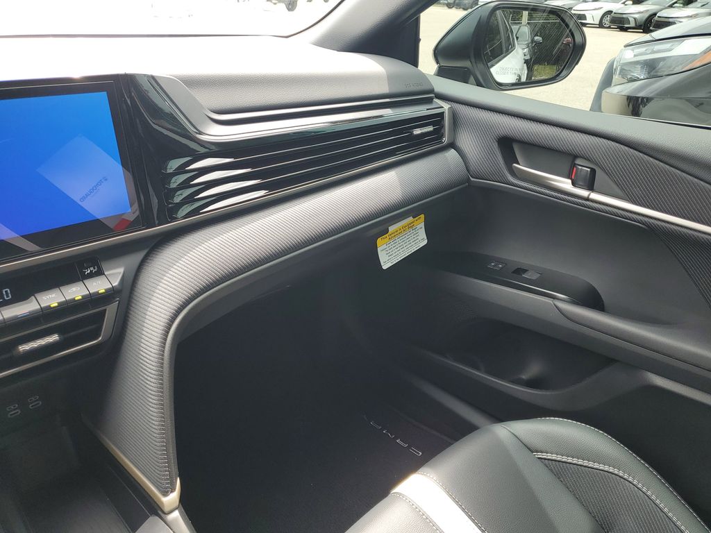 2025 Toyota Camry SE photo 26